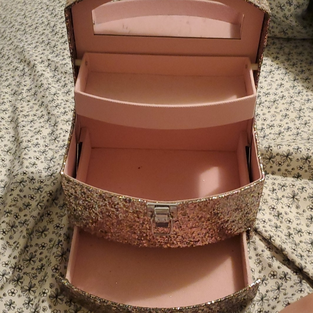 Makeup holder